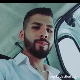 Ben Cem, yanına taşınacağım ev arkadaşı arıyorum
