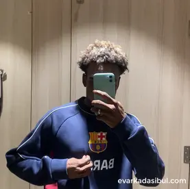 Ben Ahmed, yanına taşınacağım ev arkadaşı arıyorum