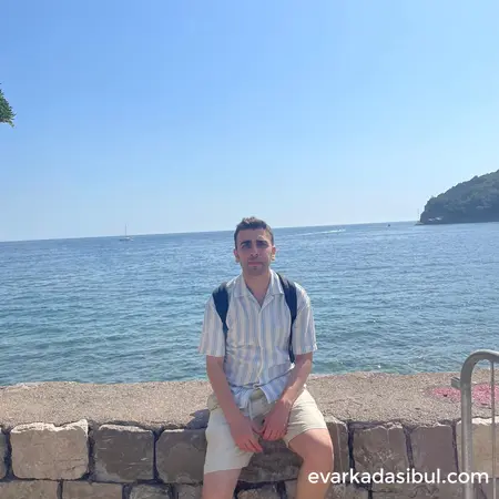 Ben İbrahim, evimi paylaşacak ev arkadaşı arıyorum
