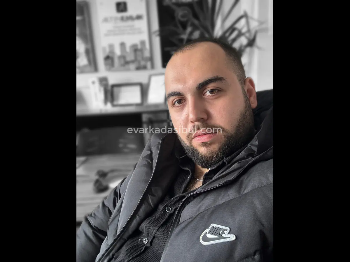 Ben Yusuf, yanına taşınacağım ev arkadaşı arıyorum