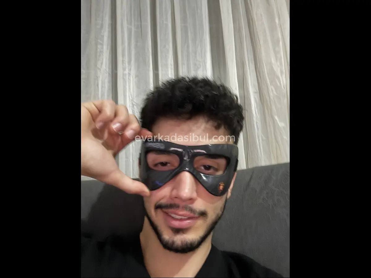 Ben Furkan, yanına taşınacağım ev arkadaşı arıyorum