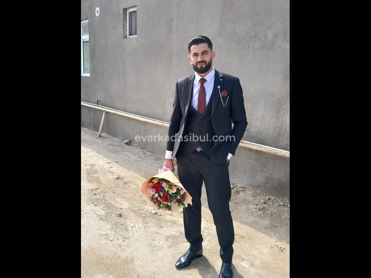 Ben Emin, yanına taşınacağım ev arkadaşı arıyorum